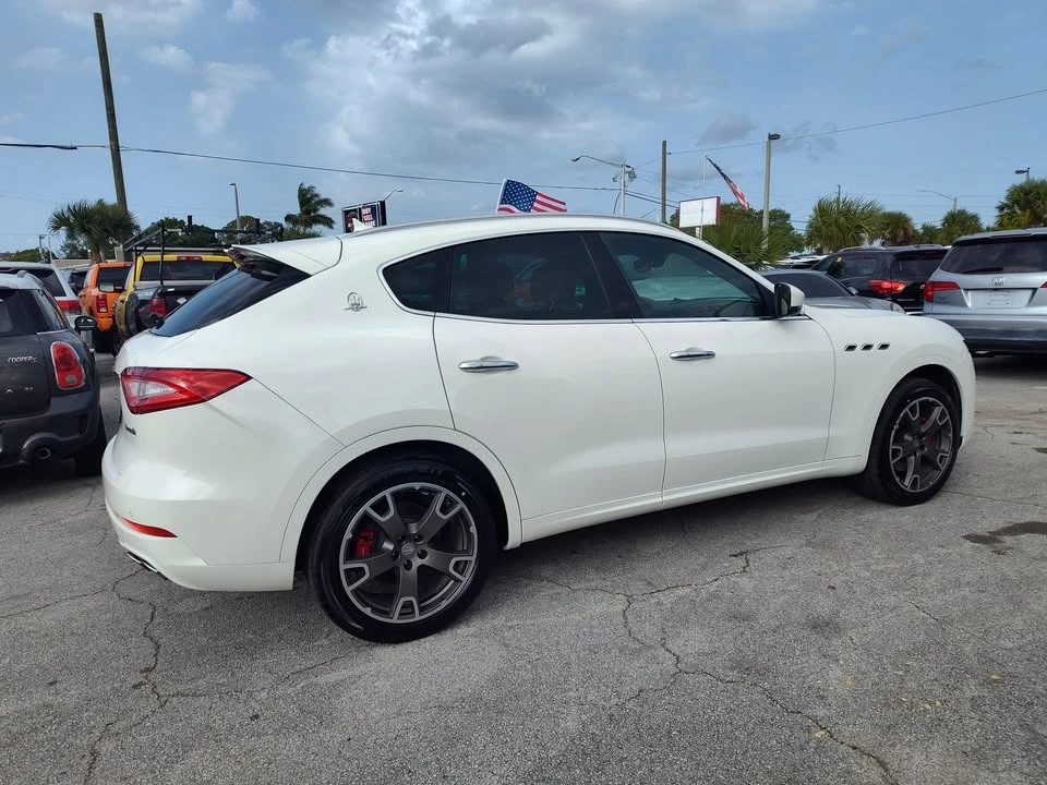 2017 Maserati Levante - Image 5 of 20