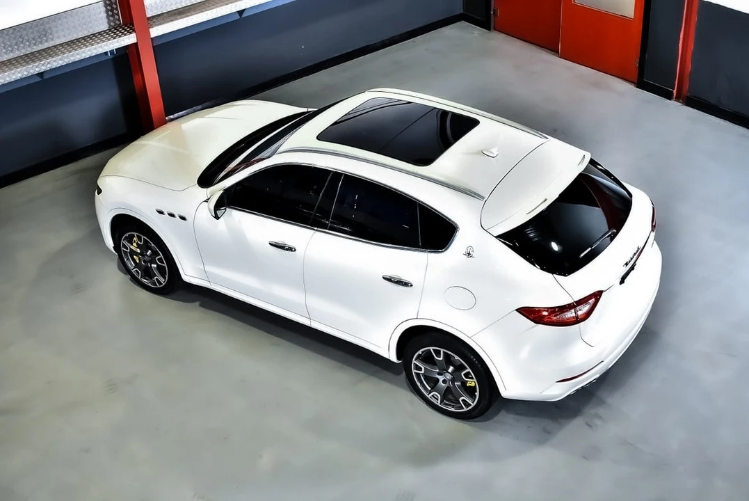 2017 Maserati Levante - Image 23 of 31