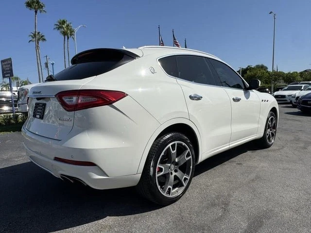 2017 Maserati Levante - Image 11 of 20