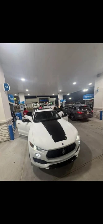 2017 Maserati Levante - Image 2 of 3