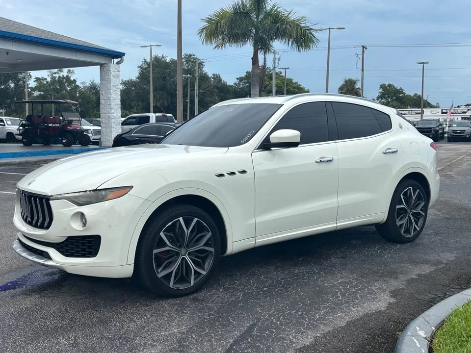 2017 Maserati Levante - Image 4 of 11