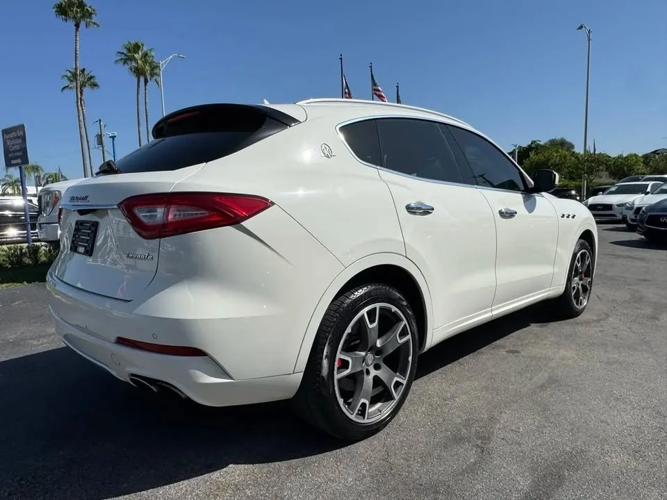 2017 Maserati Levante - Image 11 of 20