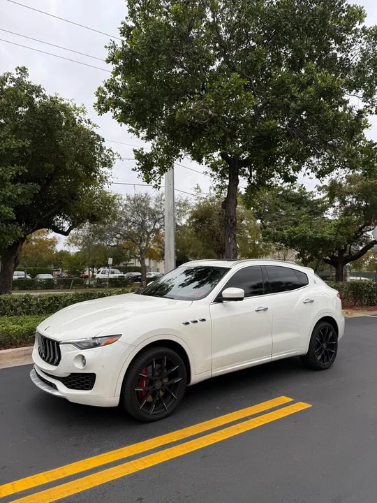 2017 Maserati Levante - Image 5 of 15