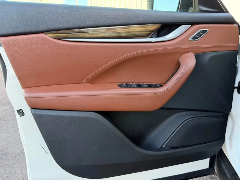2017 Maserati Levante - Image 7 of 20