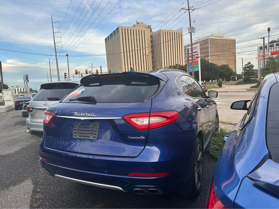 2017 Maserati Levante - Image 2 of 2