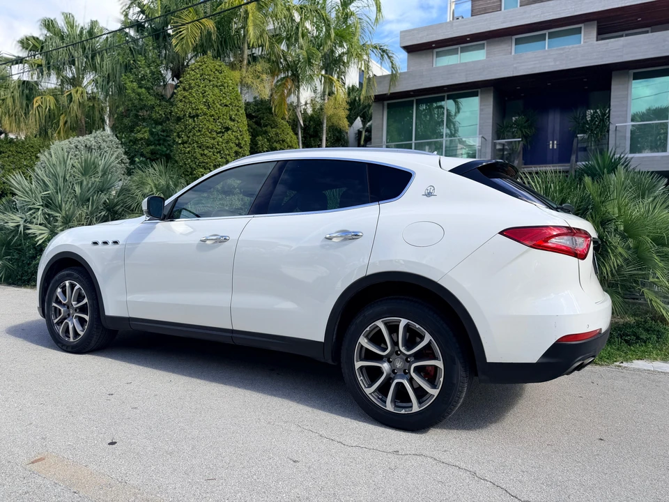2017 Maserati Levante - Image 19 of 31