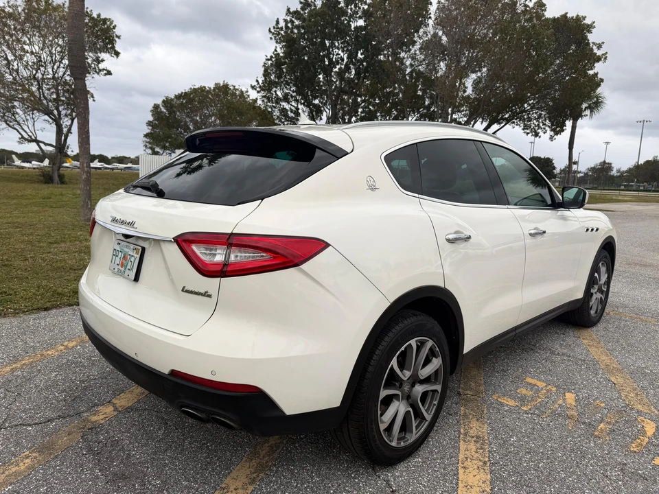 2017 Maserati Levante - Image 23 of 31