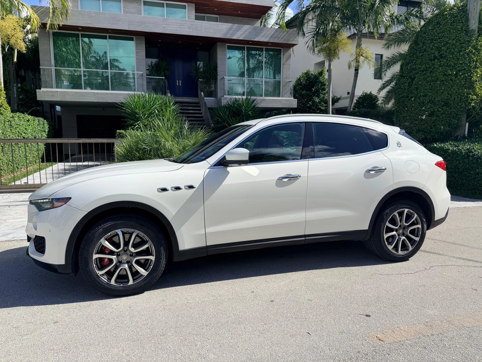 2017 Maserati Levante - Image 16 of 31