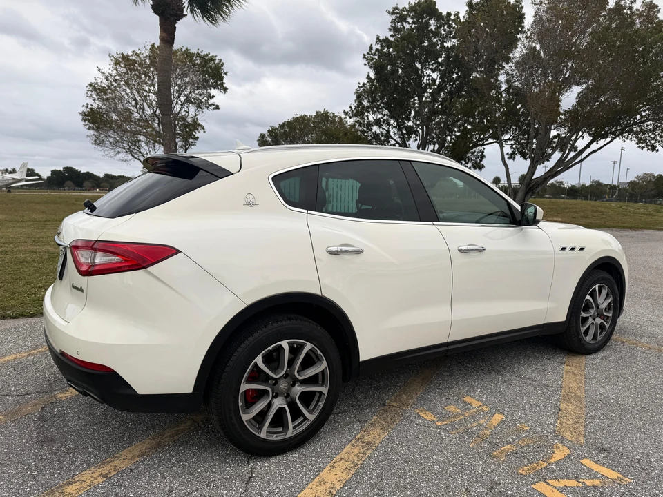 2017 Maserati Levante - Image 24 of 31