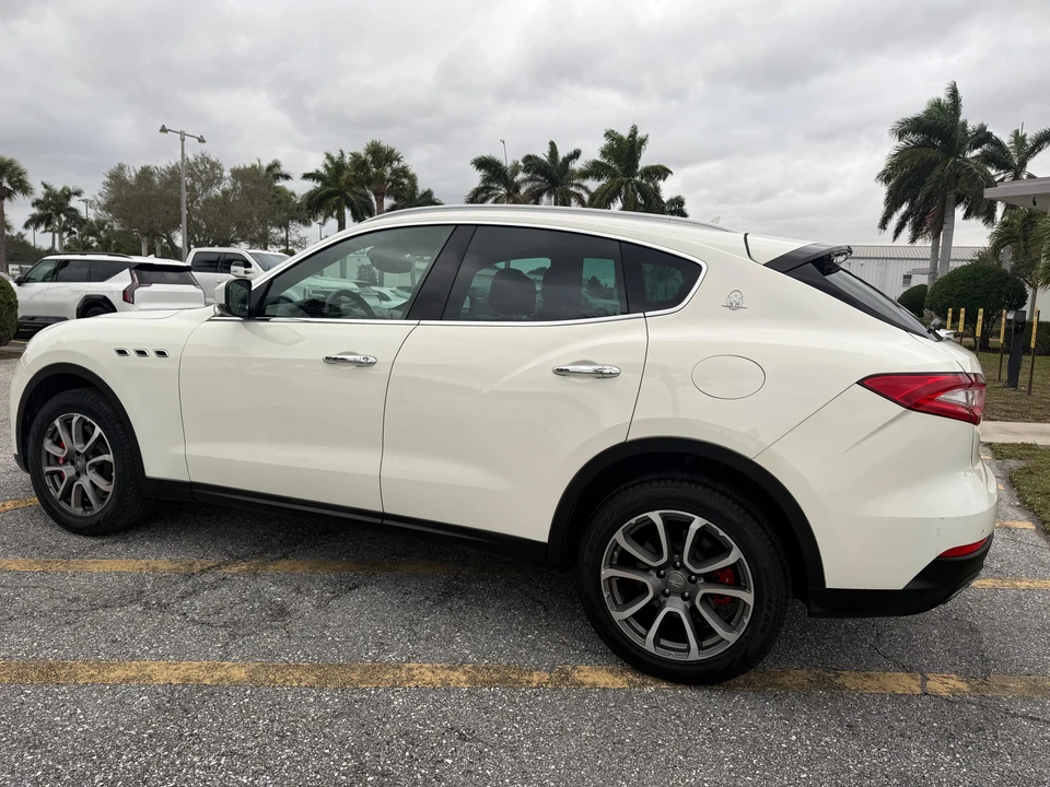 2017 Maserati Levante - Image 18 of 31