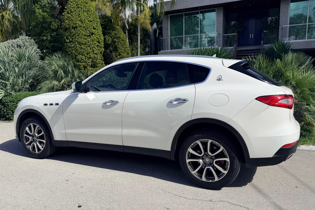 2017 Maserati Levante - Image 4 of 31