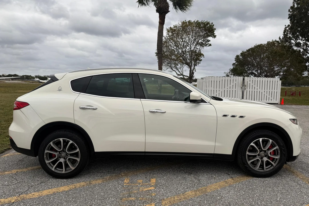 2017 Maserati Levante - Image 3 of 31