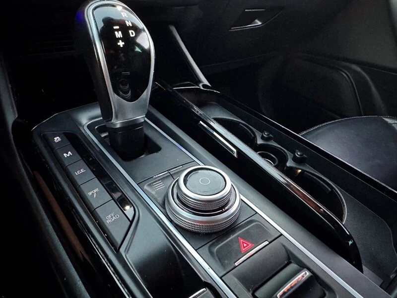 2017 Maserati Levante - Image 25 of 31