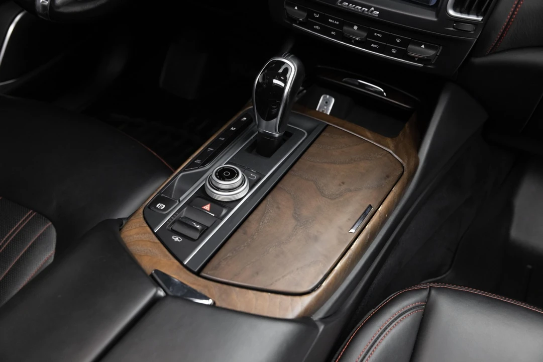 2017 Maserati Levante - Image 18 of 21