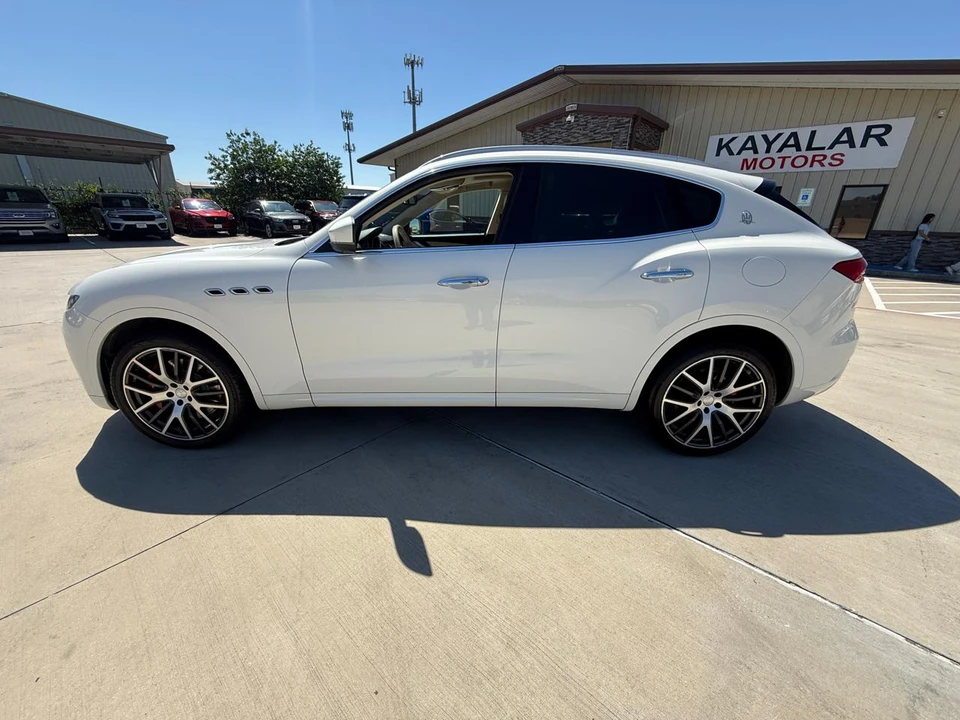 2017 Maserati Levante - Image 3 of 25
