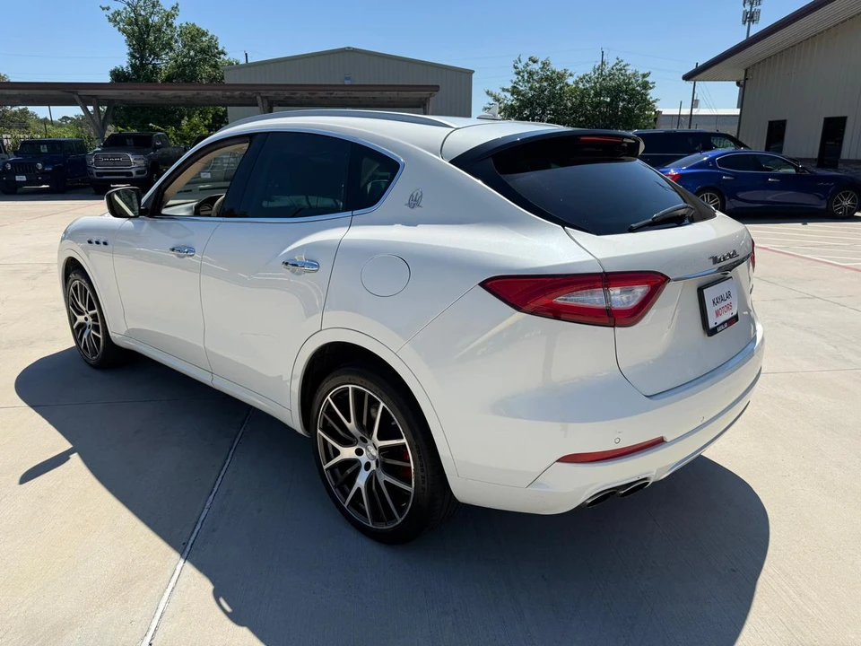 2017 Maserati Levante - Image 4 of 25