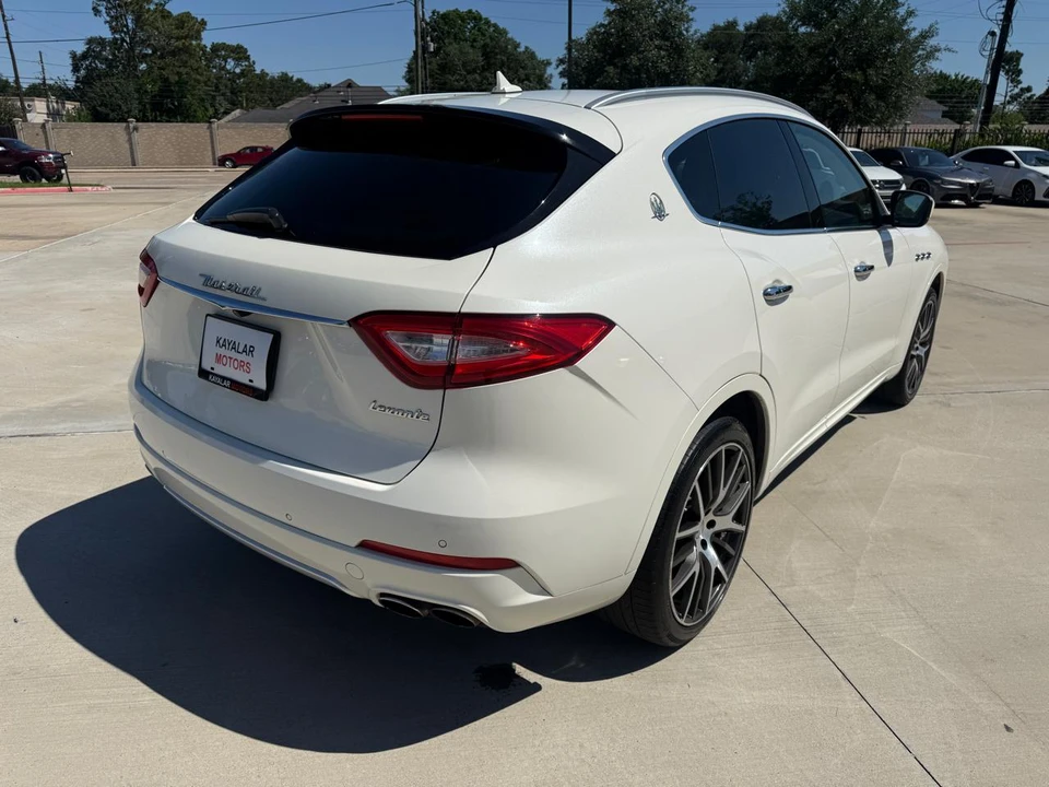 2017 Maserati Levante - Image 7 of 25