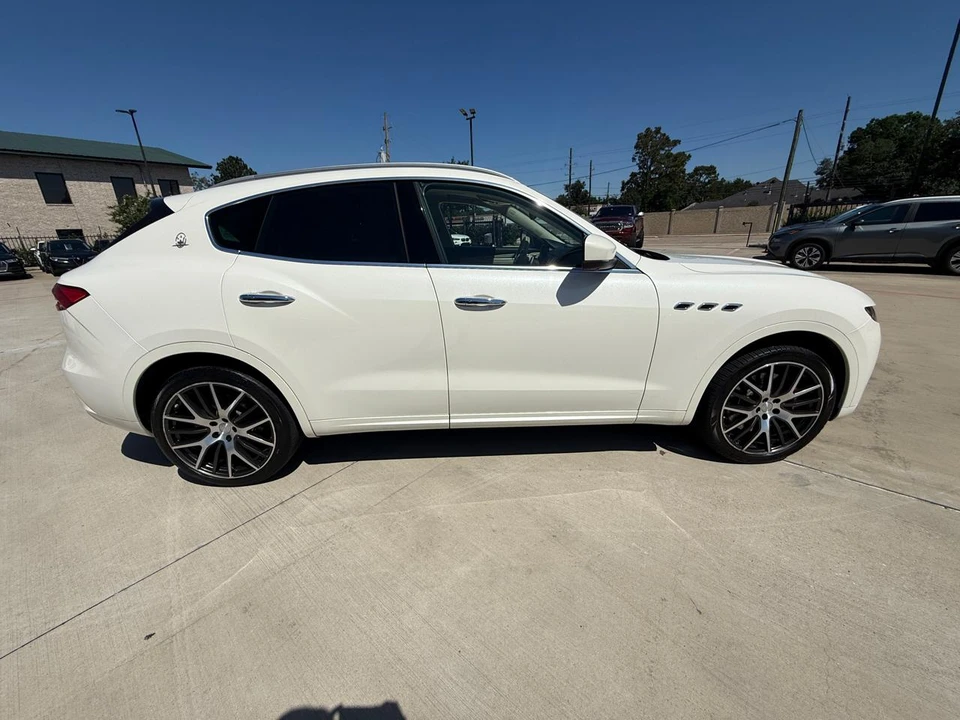 2017 Maserati Levante - Image 8 of 25
