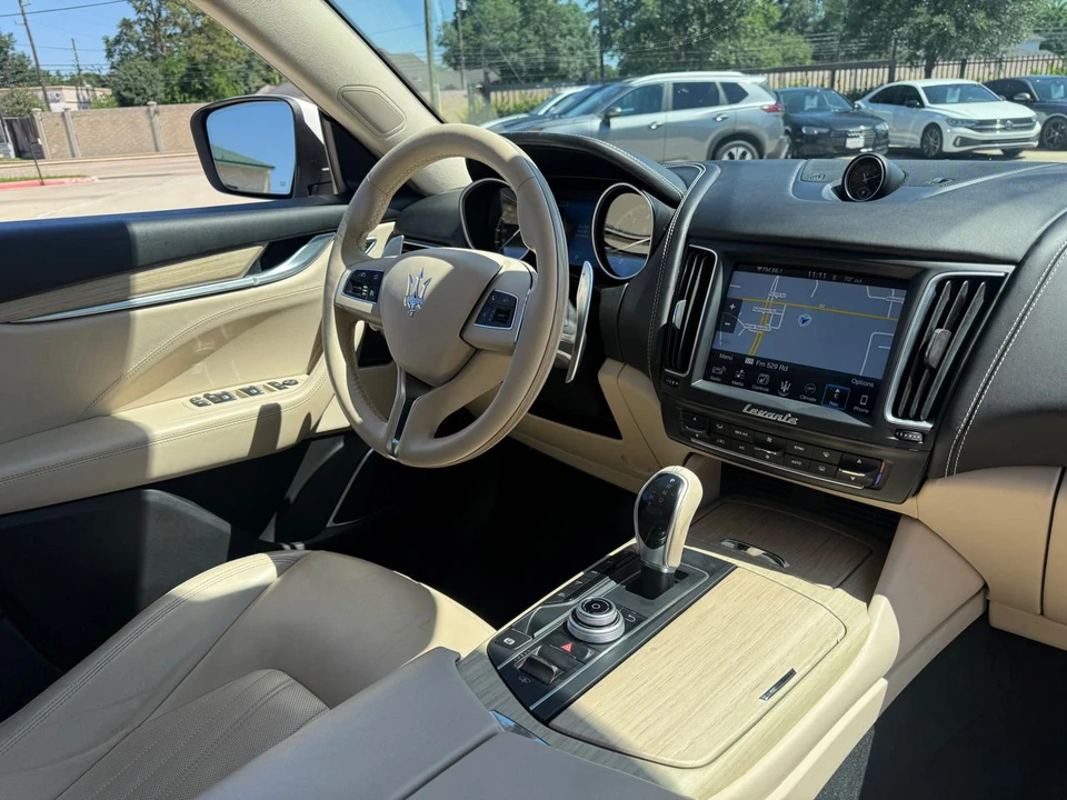 2017 Maserati Levante - Image 17 of 25