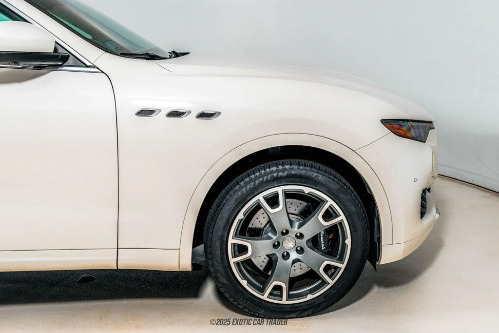 2017 Maserati Levante - Image 11 of 12