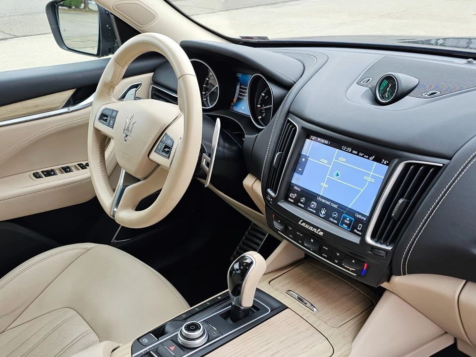 2017 Maserati Levante - Image 16 of 21