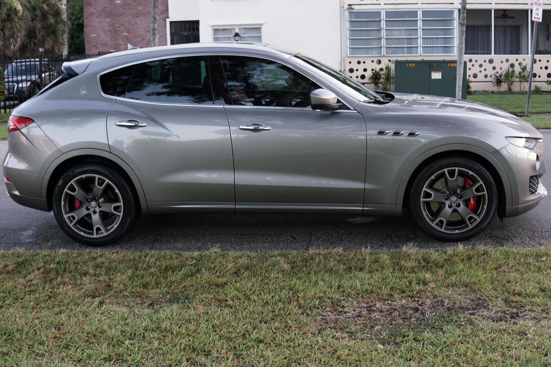 2017 Maserati Levante - Image 3 of 5