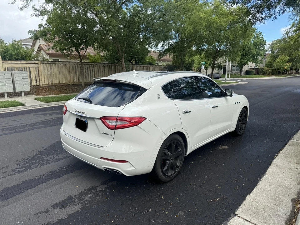 2017 Maserati Levante - Image 4 of 10