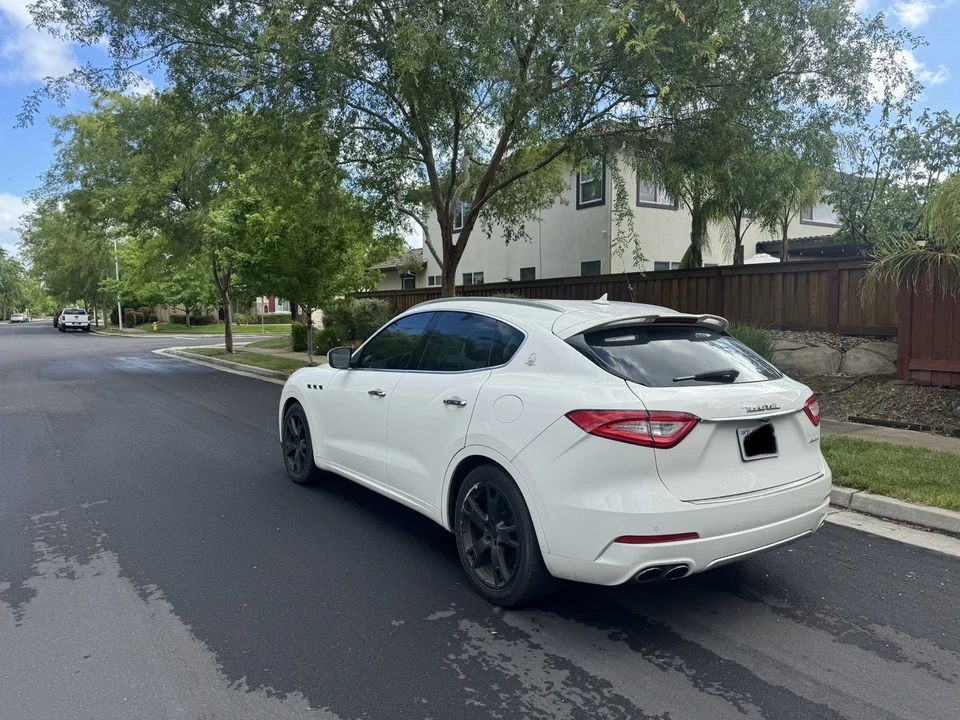 2017 Maserati Levante - Image 3 of 10
