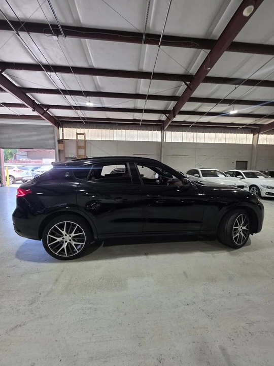 2017 Maserati Levante - Image 3 of 18