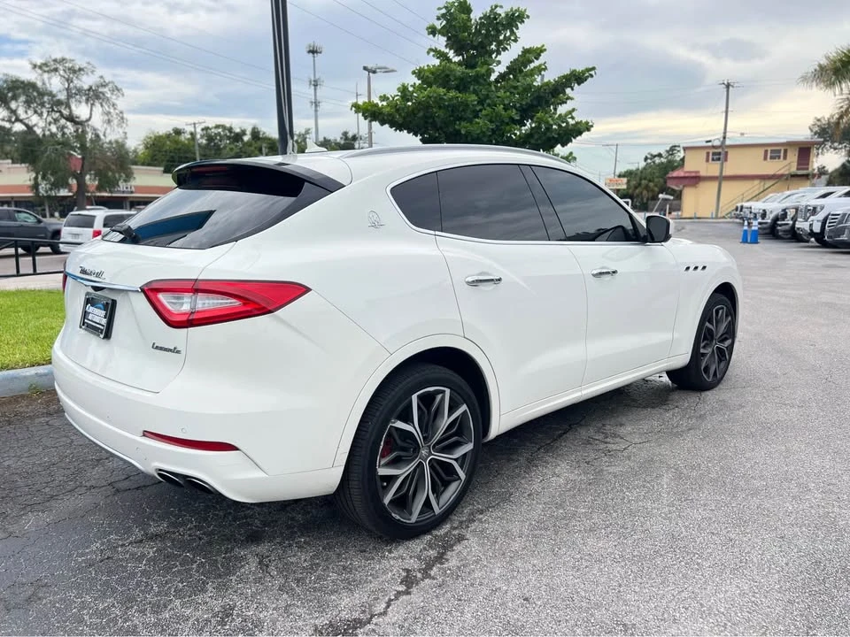 2017 Maserati Levante - Image 9 of 14