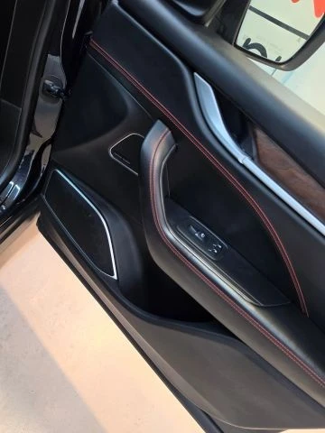 2017 Maserati Levante - Image 8 of 31