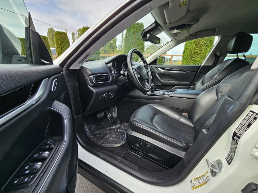 2017 Maserati Levante - Image 7 of 8
