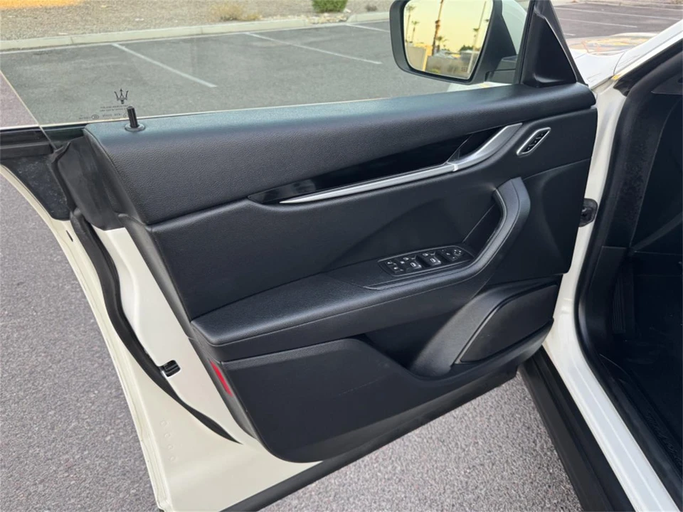 2017 Maserati Levante - Image 15 of 18