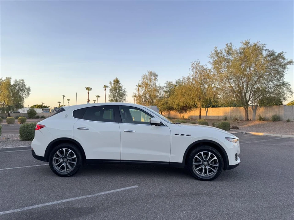 2017 Maserati Levante - Image 4 of 18