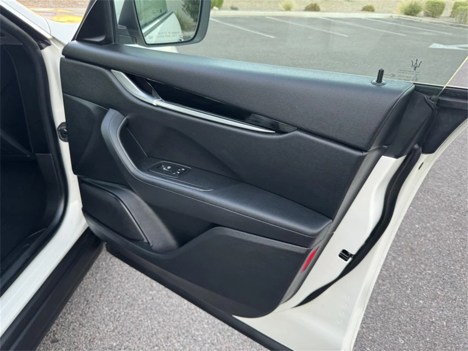2017 Maserati Levante - Image 17 of 18