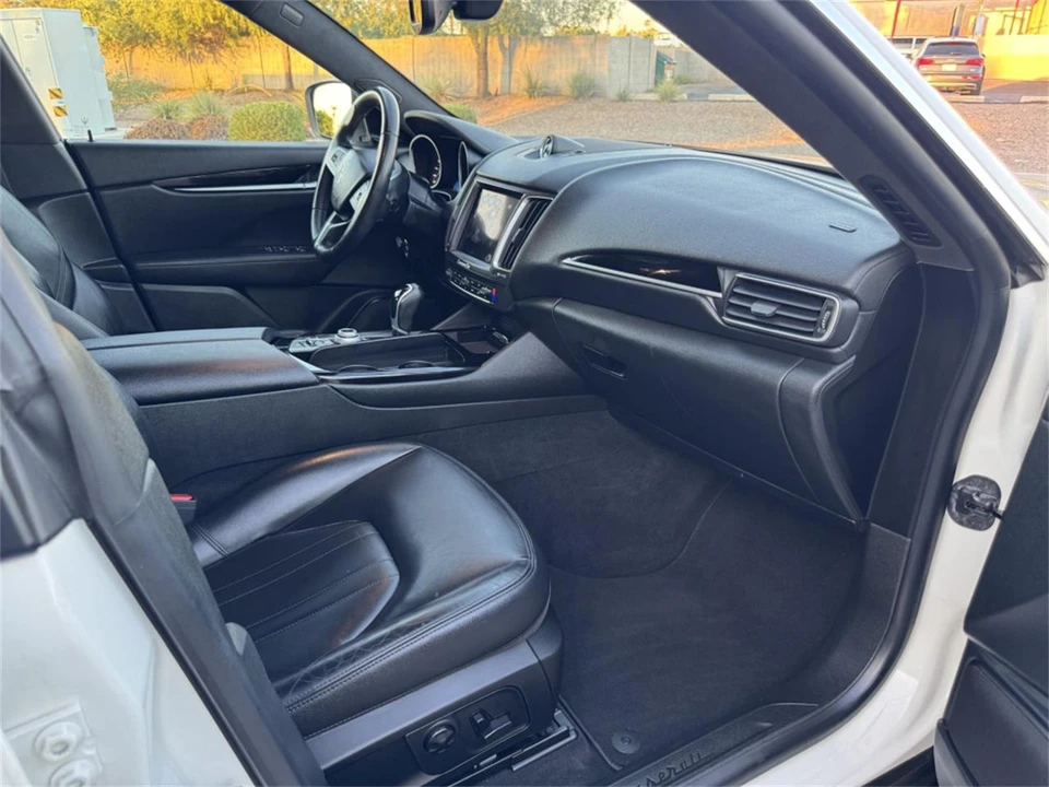 2017 Maserati Levante - Image 16 of 18