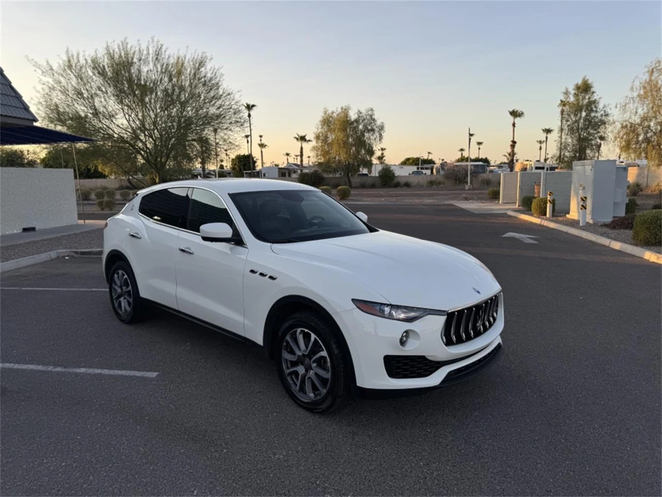 2017 Maserati Levante - Image 2 of 18