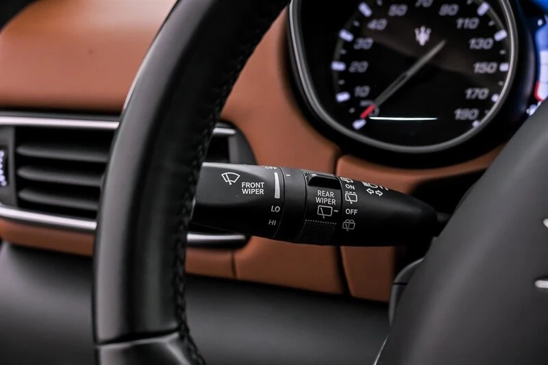 2017 Maserati Levante - Image 24 of 31