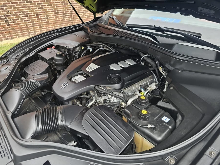 2017 Maserati Levante - Image 11 of 12