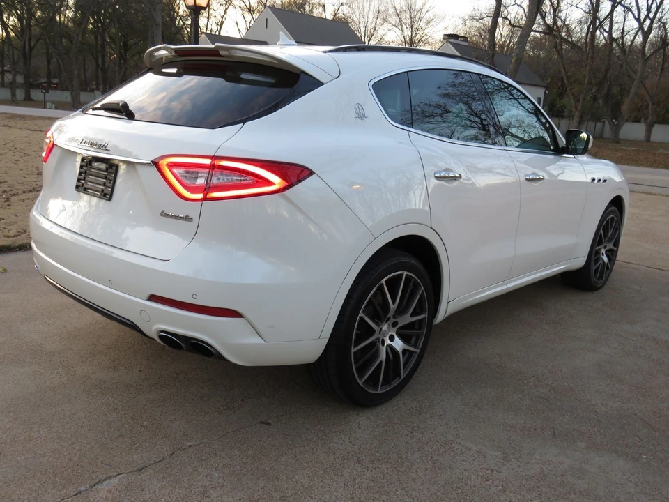 2017 Maserati Levante - Image 8 of 12