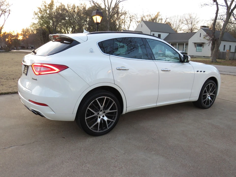2017 Maserati Levante - Image 9 of 12