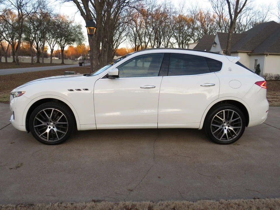 2017 Maserati Levante - Image 4 of 12