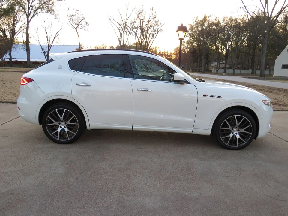 2017 Maserati Levante - Image 10 of 12
