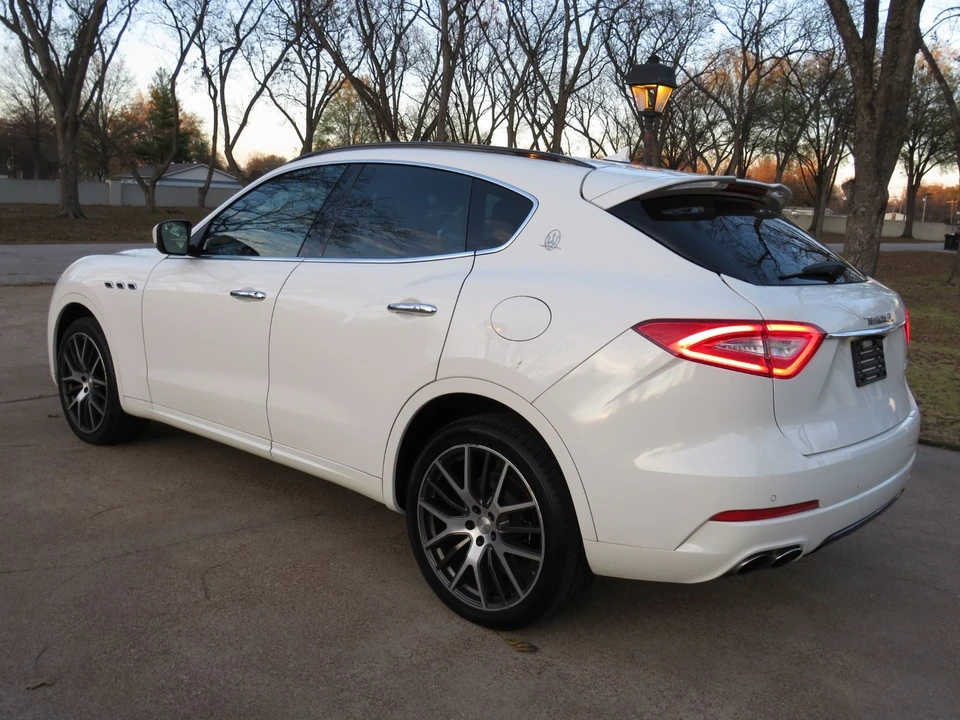 2017 Maserati Levante - Image 6 of 12
