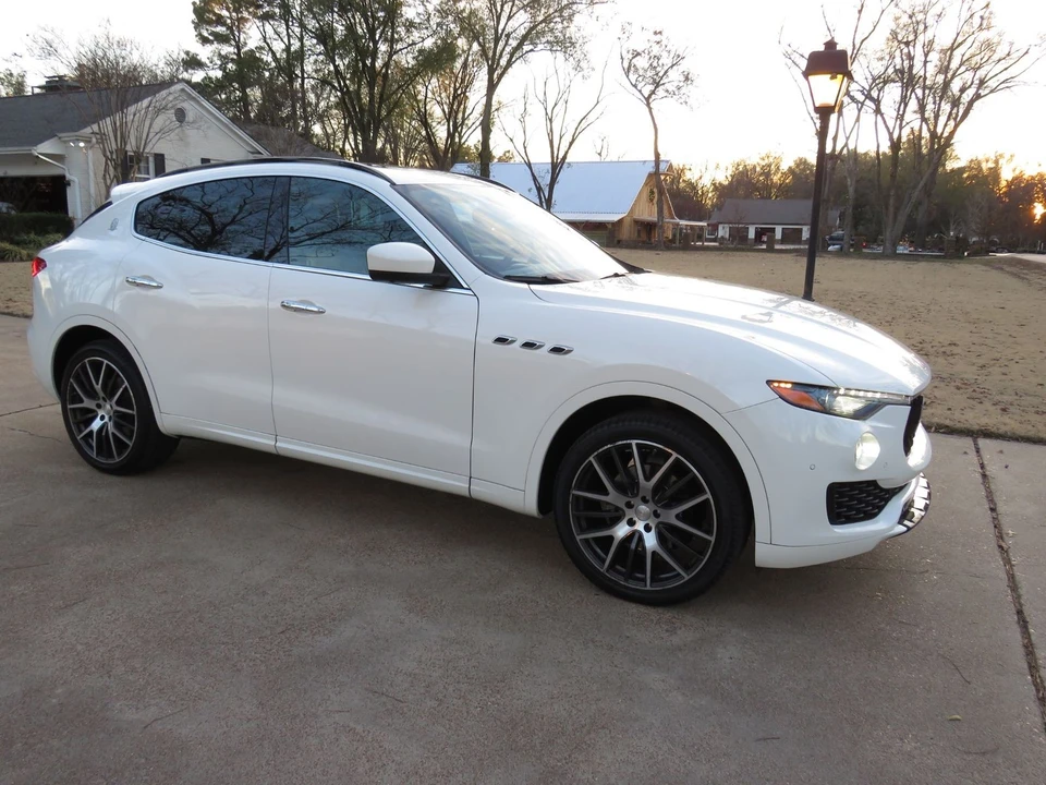2017 Maserati Levante - Image 2 of 12