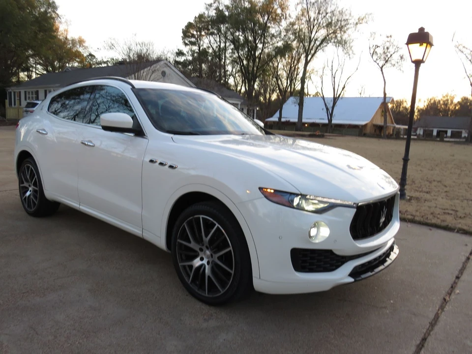 2017 Maserati Levante - Image 11 of 12