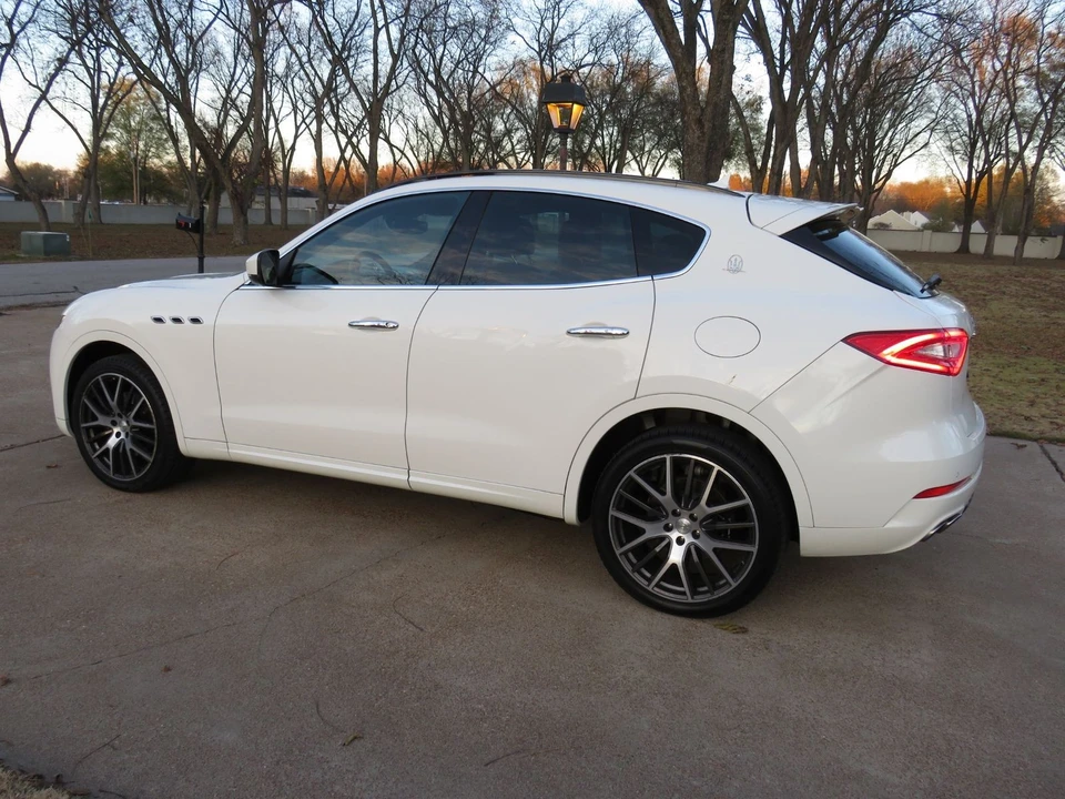 2017 Maserati Levante - Image 5 of 12