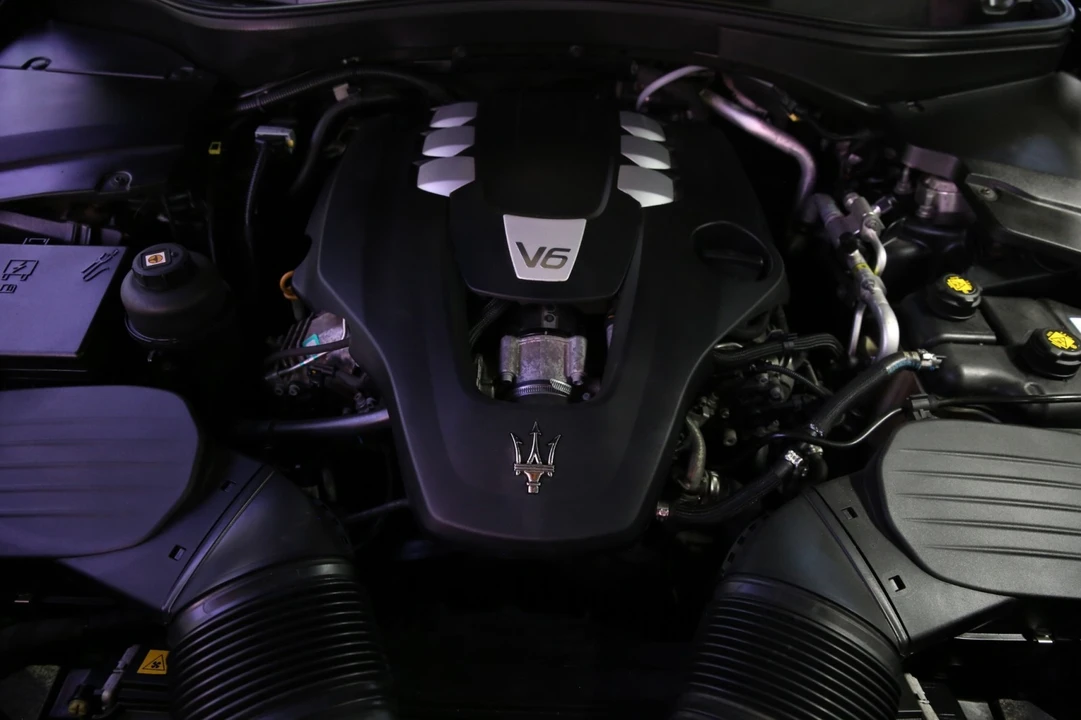 2017 Maserati Levante - Image 7 of 31