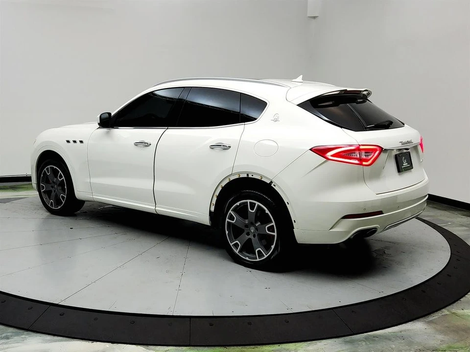 2017 Maserati Levante - Image 7 of 12