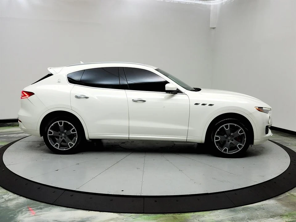 2017 Maserati Levante - Image 4 of 12